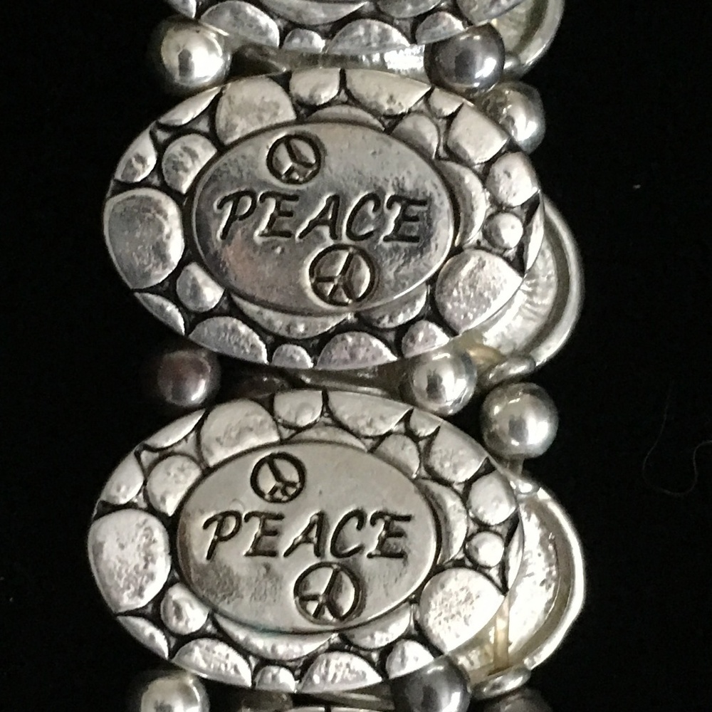 Silvertone "PEACE" Stretch bracelet